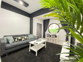 Spectacular Flat Near Bagdat Street with Enticing Interior Design in Kadikoy